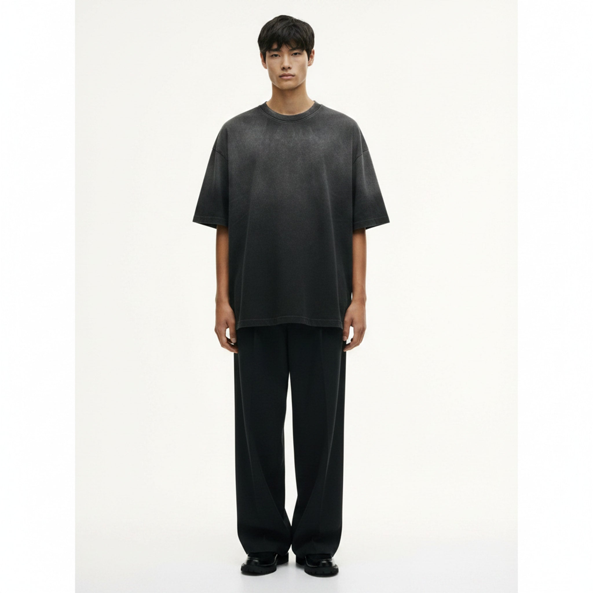 Dune T-Shirt on model - Oversize - front