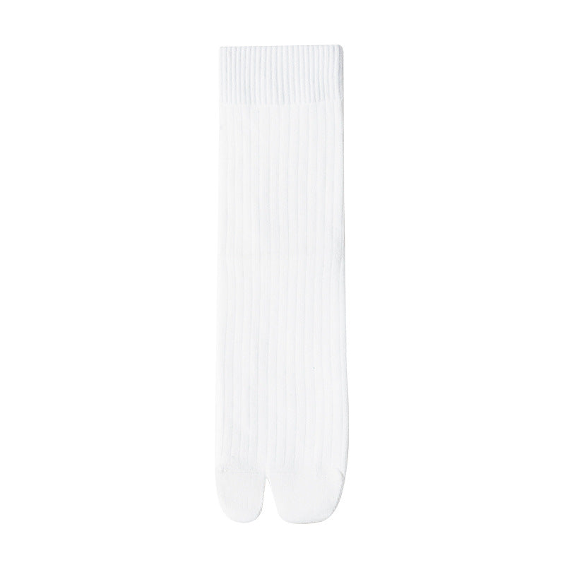 Men's plain cotton tabi socks in white, split toe, mid calf, laid flat