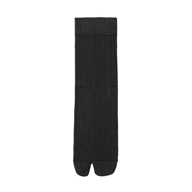 Men's plain cotton tabi socks in dark gray, split toe, mid calf, laid flat