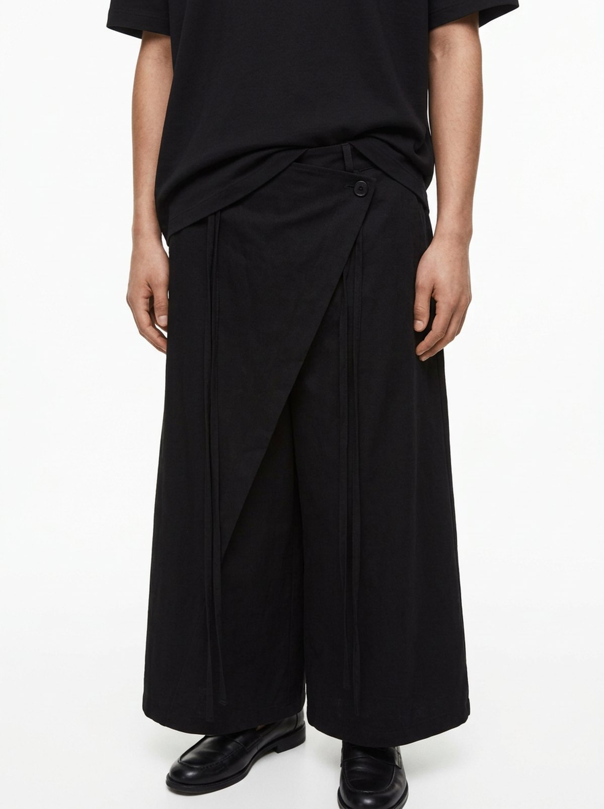 Men's Dark Cotton Hakama Pants, detail: waistband, single hip button, wrap panel edge and long ties