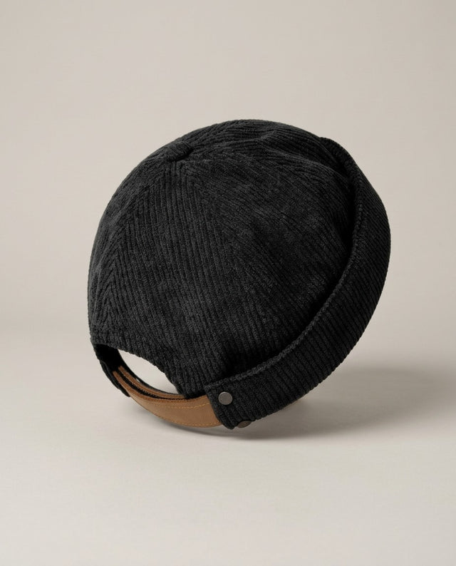 Docker hat in black cotton corduroy, brimless