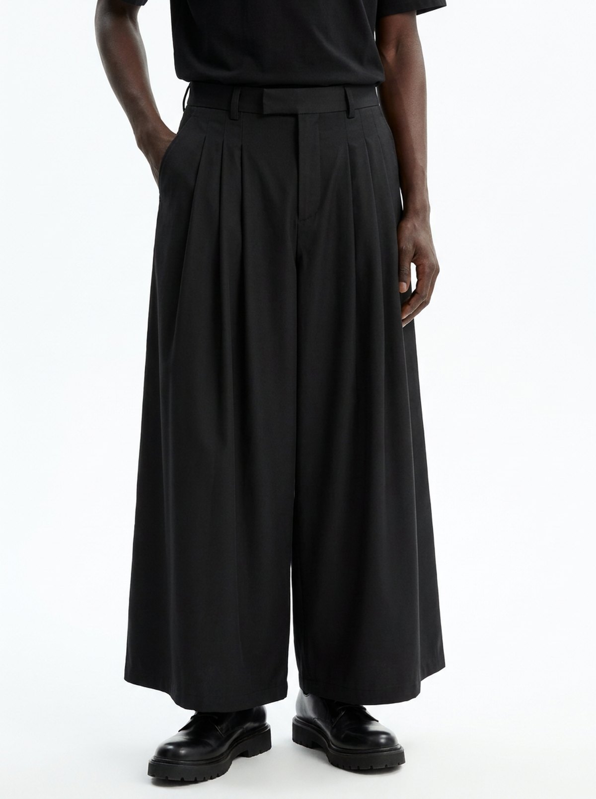 Men's Wide Pleated Japanese Hakama Pants, detail: belt loops, flat waistband, stacked front pleats and slanted pocket