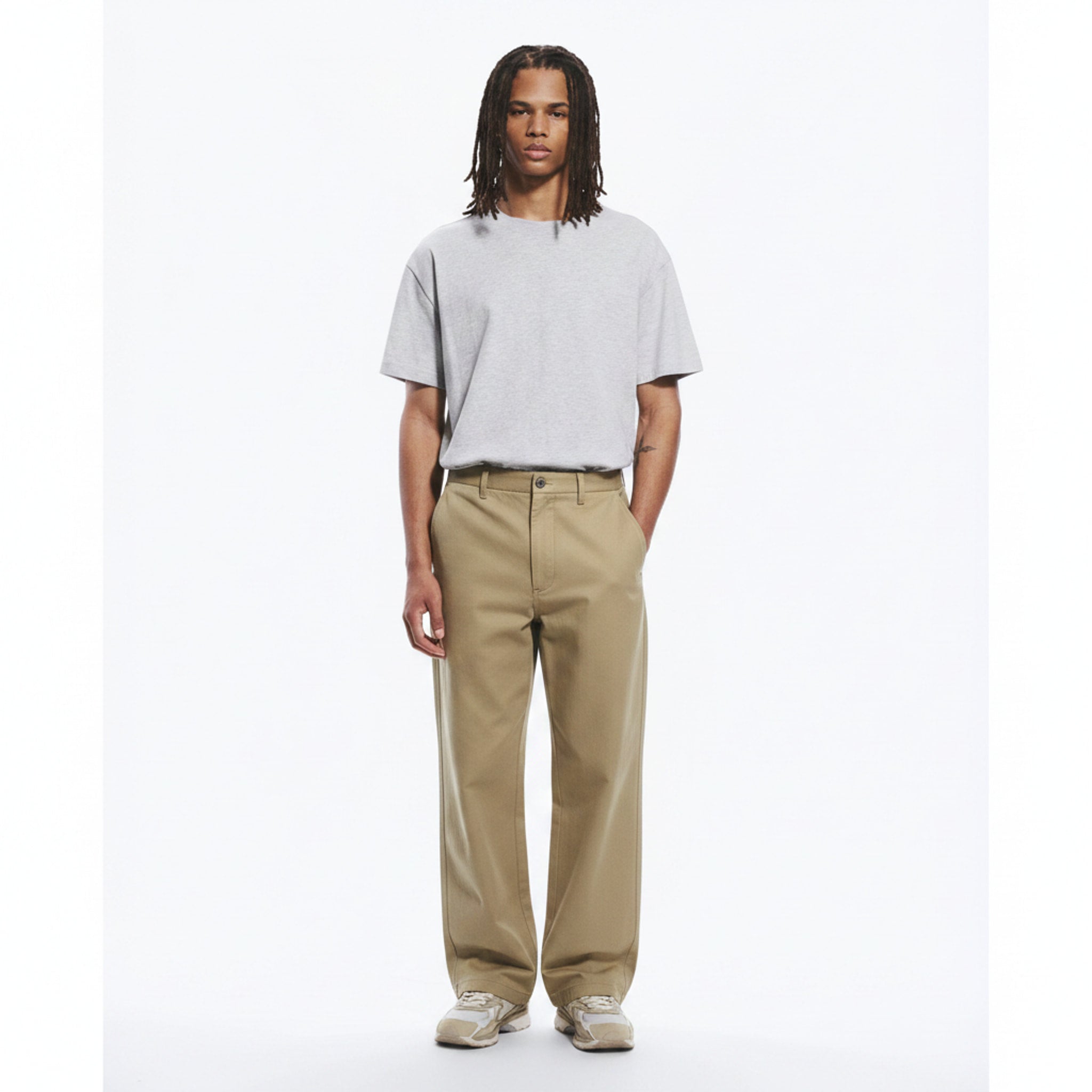 Curved Cargo Cotton Stretch Pants on model - front view