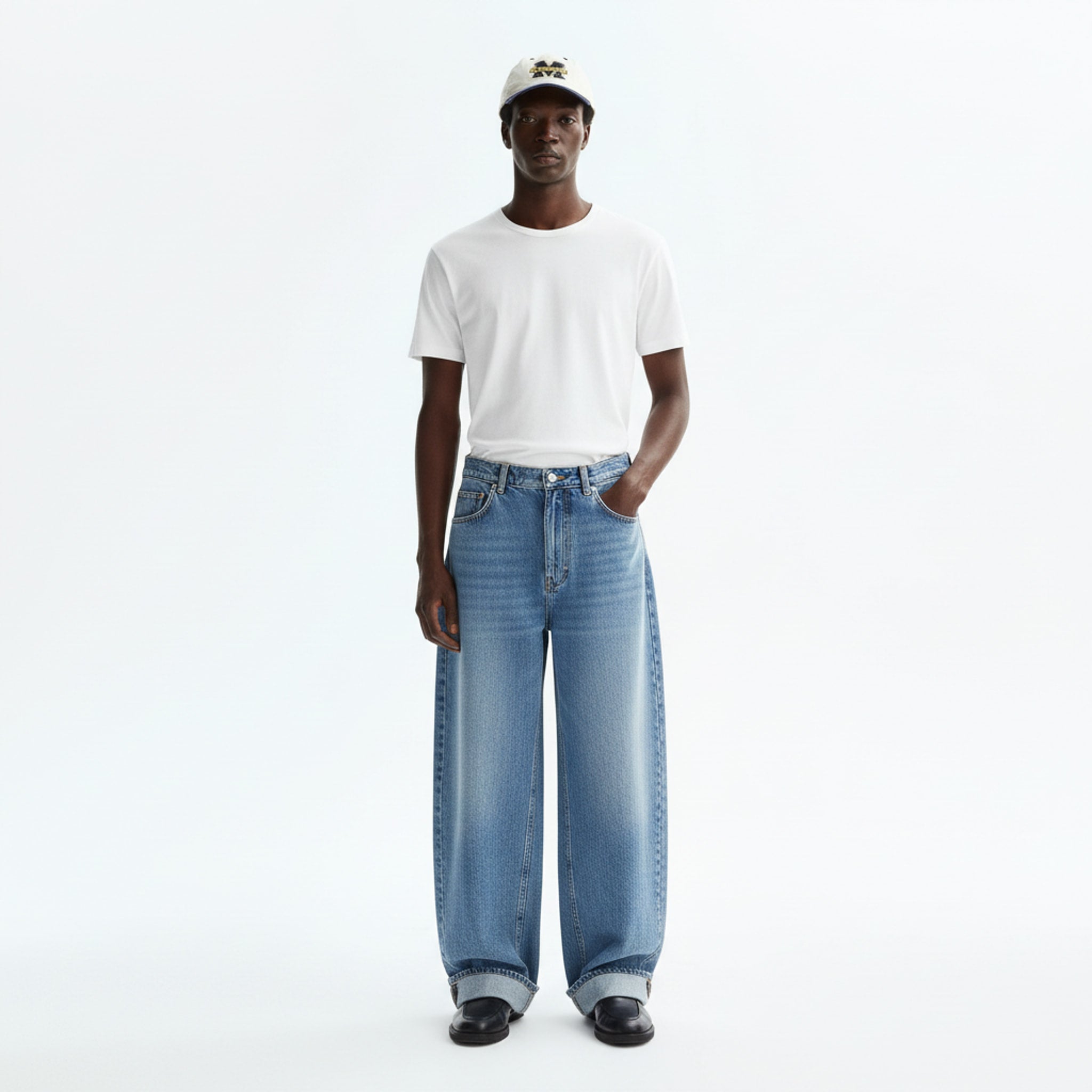 Relaxed Pants Cotton-Blend on model - Blue - front