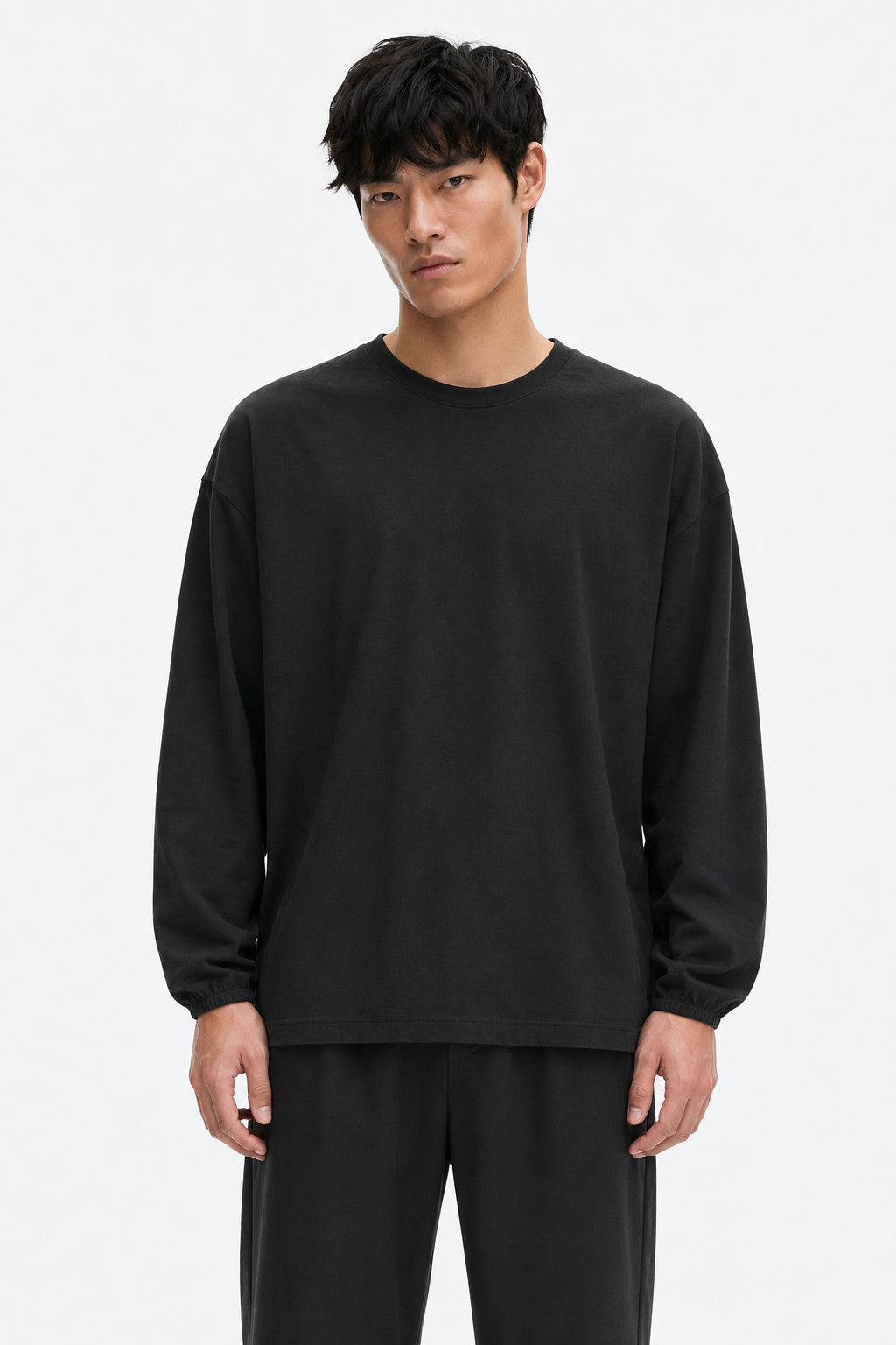 Oversized Long-Sleeve T-Shirt Cotton-Blend on model - Black - front