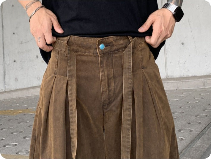Button front, pleats and waist ties of the brown balloon pants