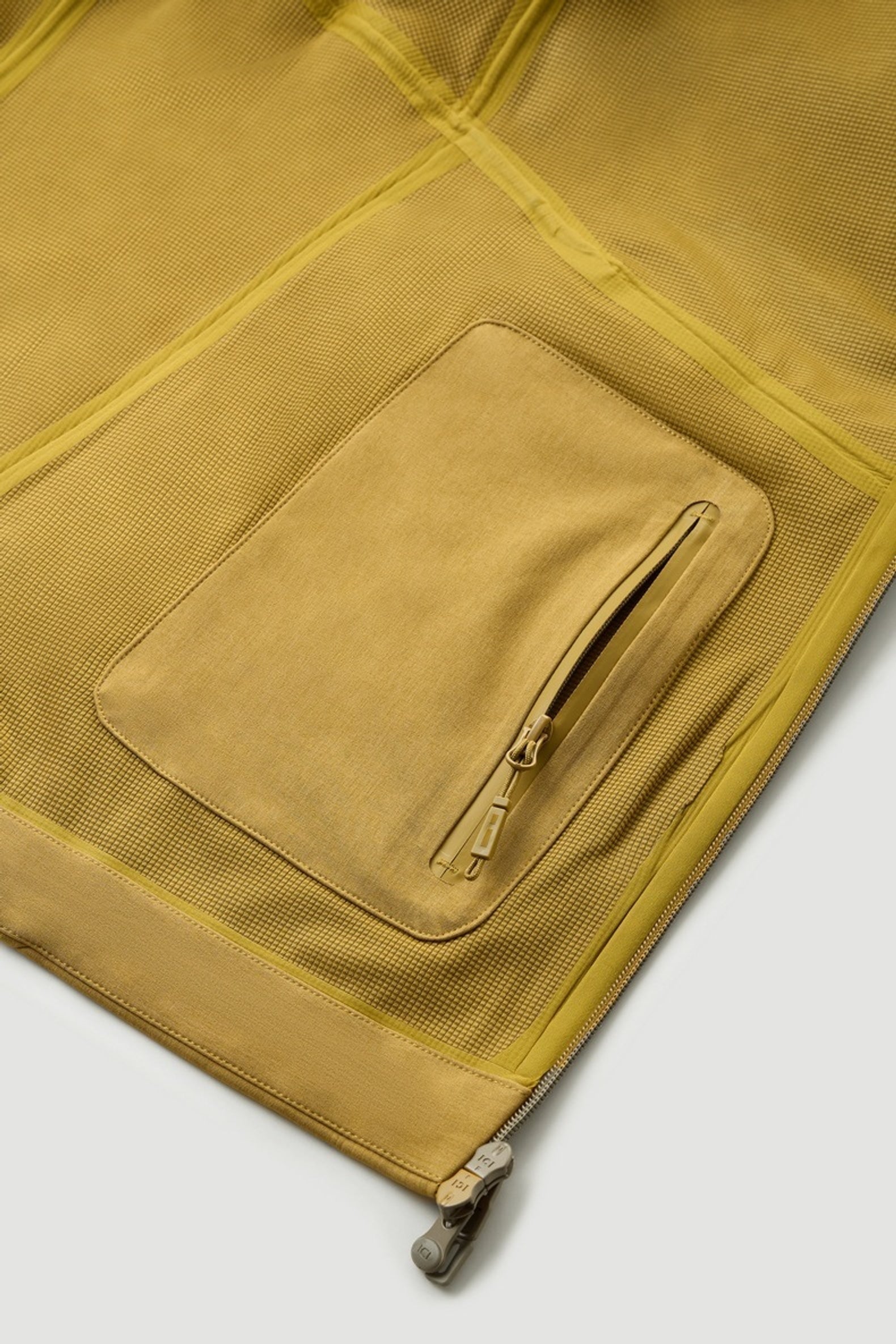 Lightweight Outdoor Softshell Jacket product detail