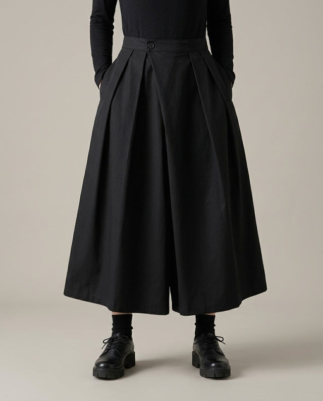 Women's hakama pants, black box-pleated wide leg, front view