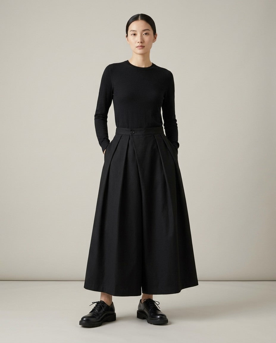 Women's hakama pants, black box-pleated wide leg, side view